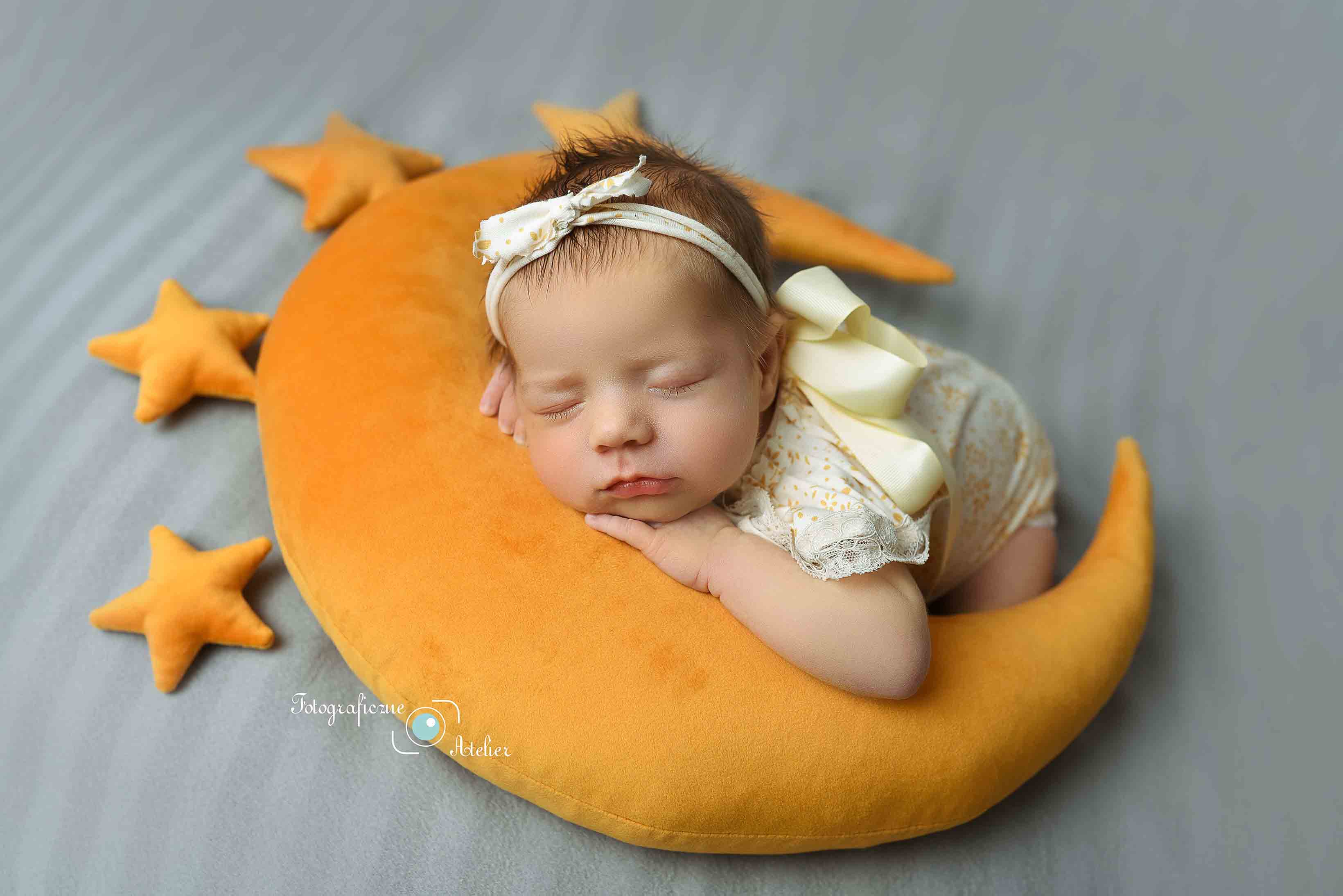fotografia noworodkowa księżyc i gwiazdy Poznań