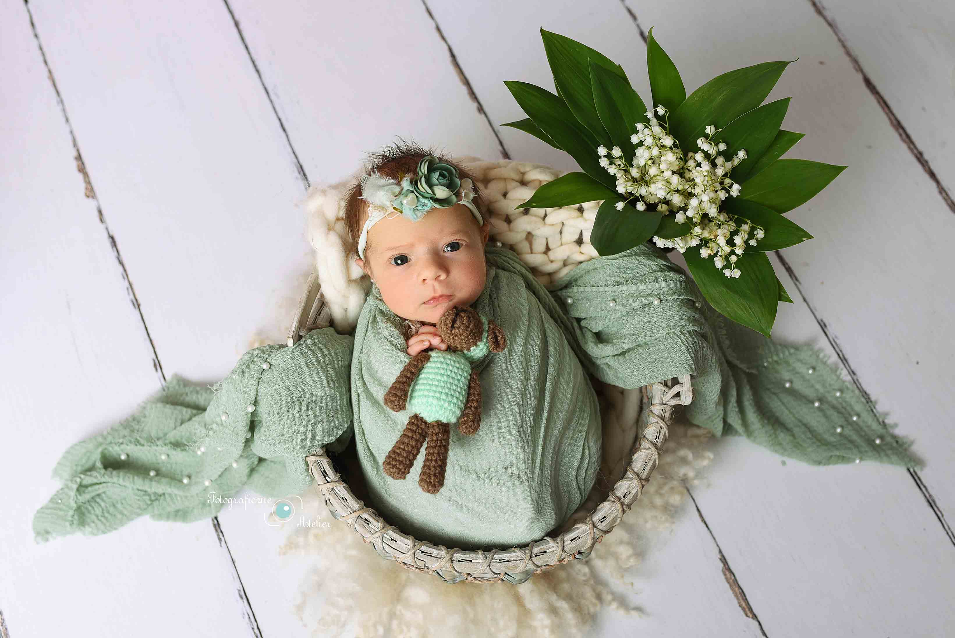 sesja noworodkowa Poznań kokon zieleń