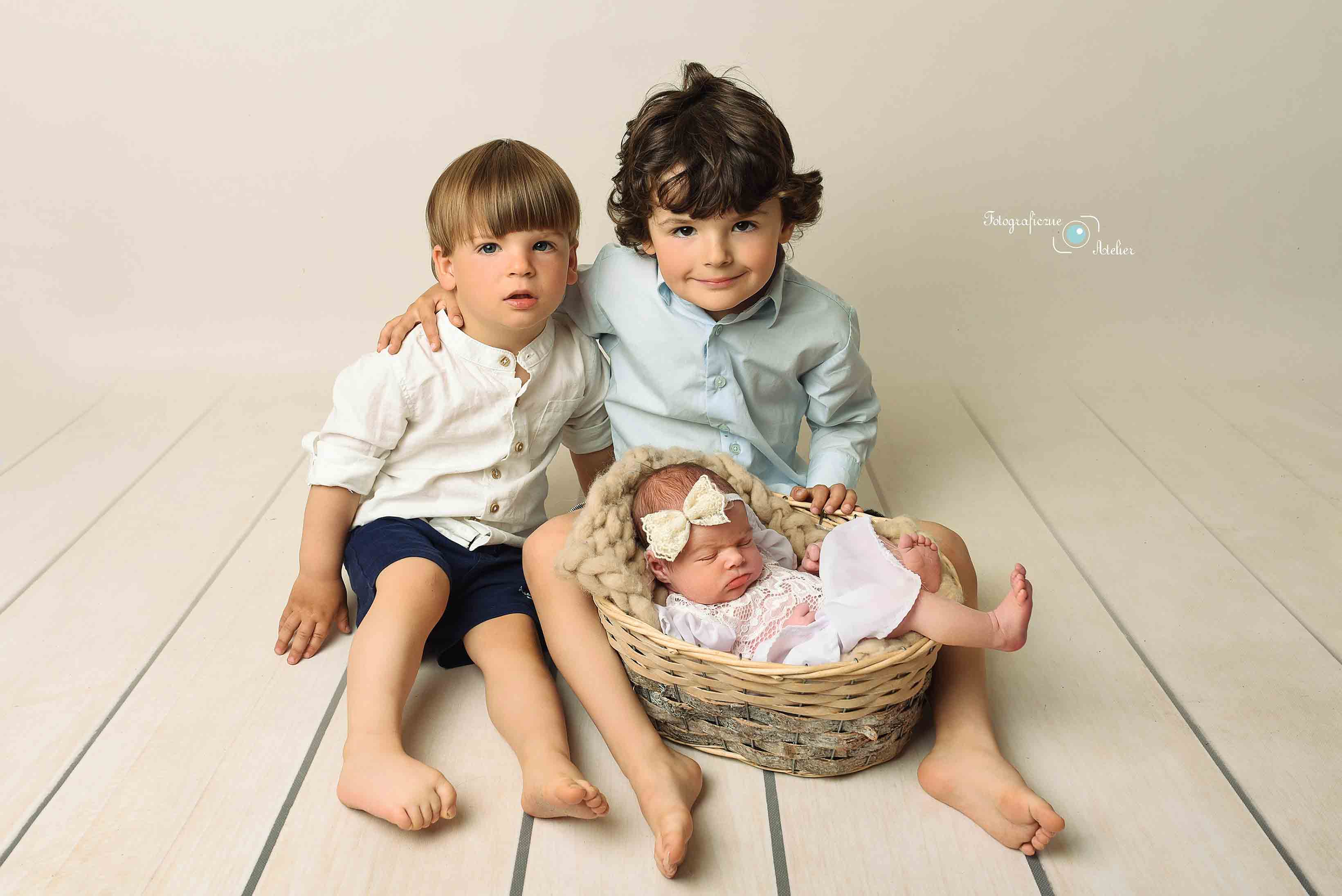 rodzeństwo i noworodek