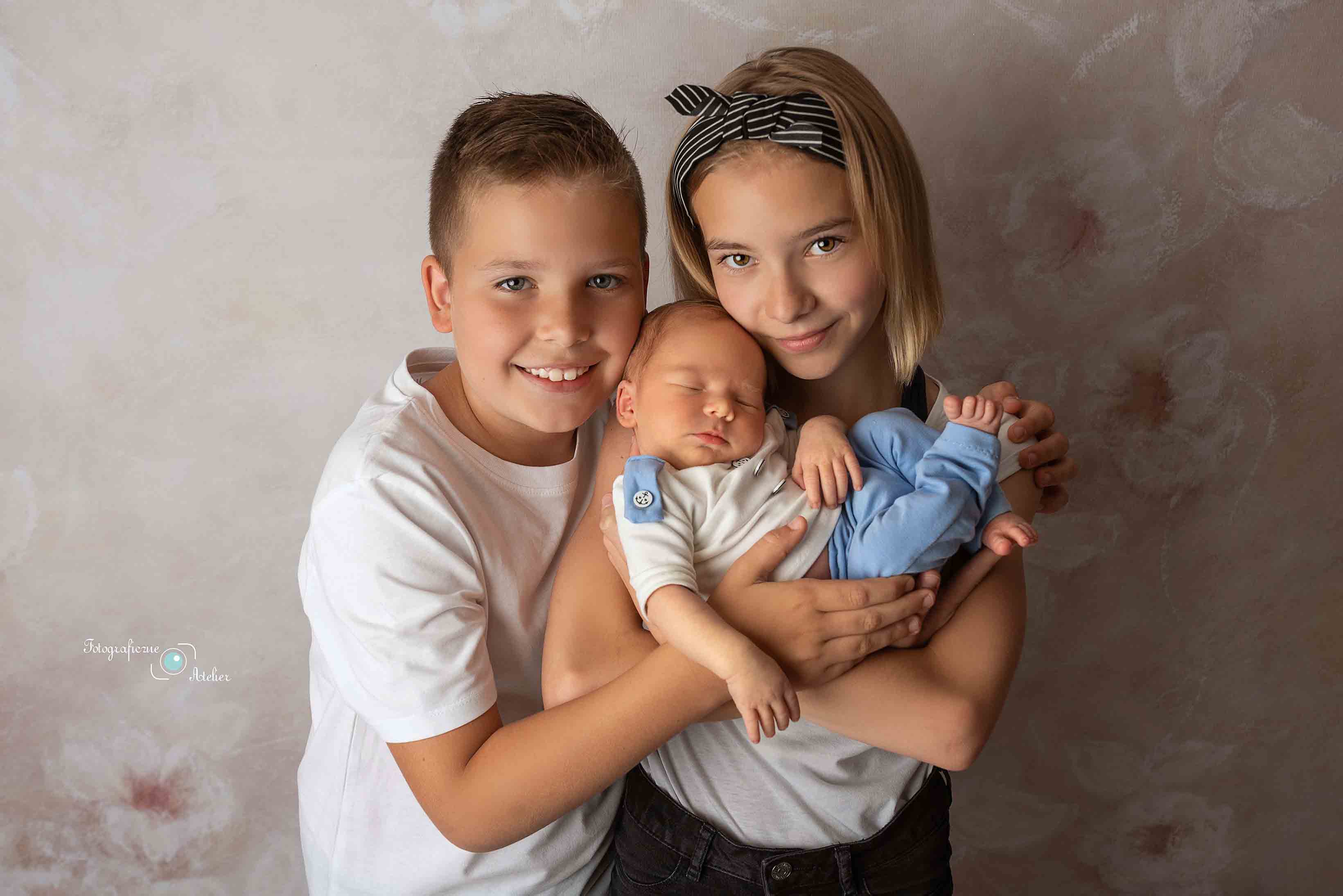 noworodek z rodzeństwem fotografia Poznań