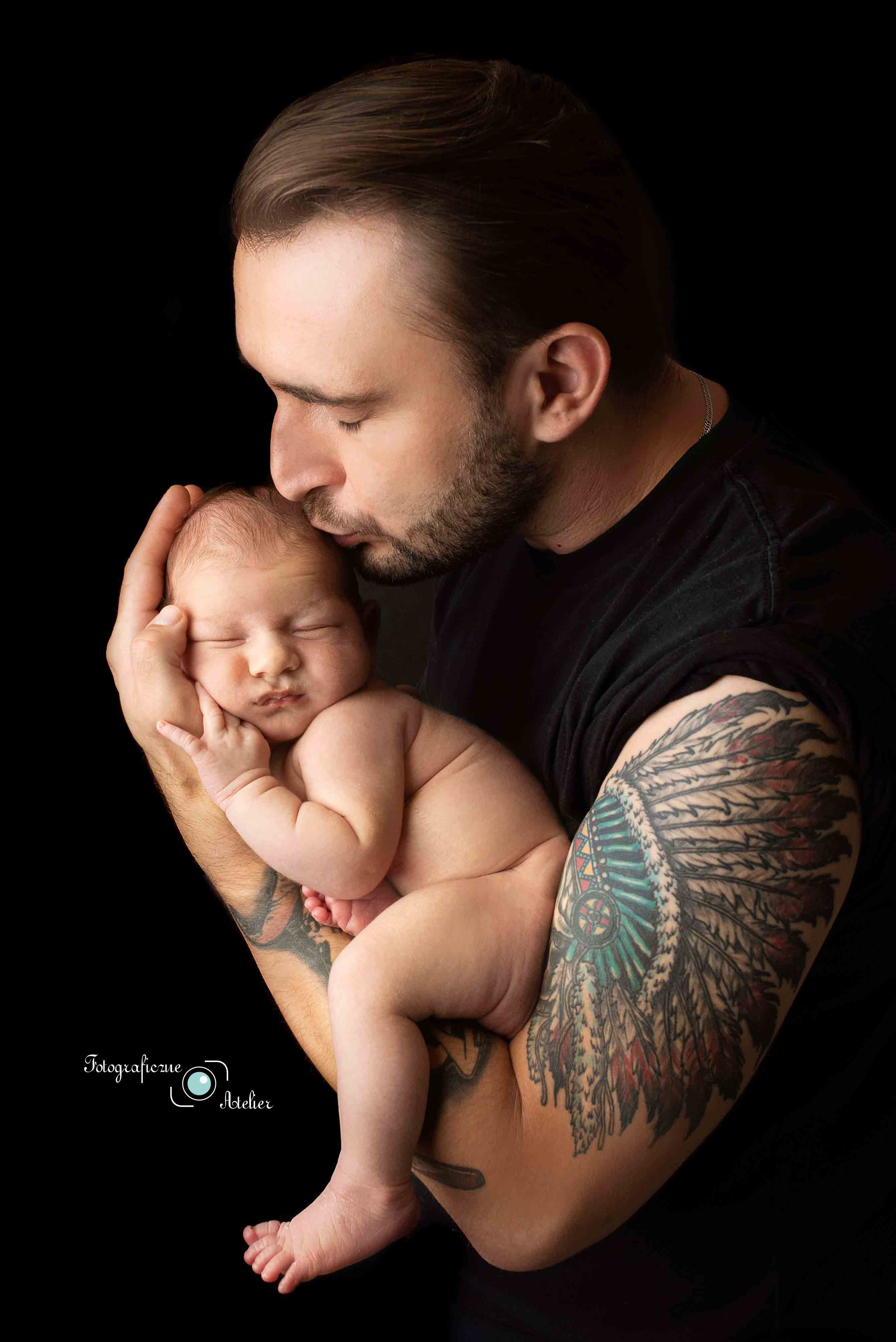 noworodek z tatą zdjęcie