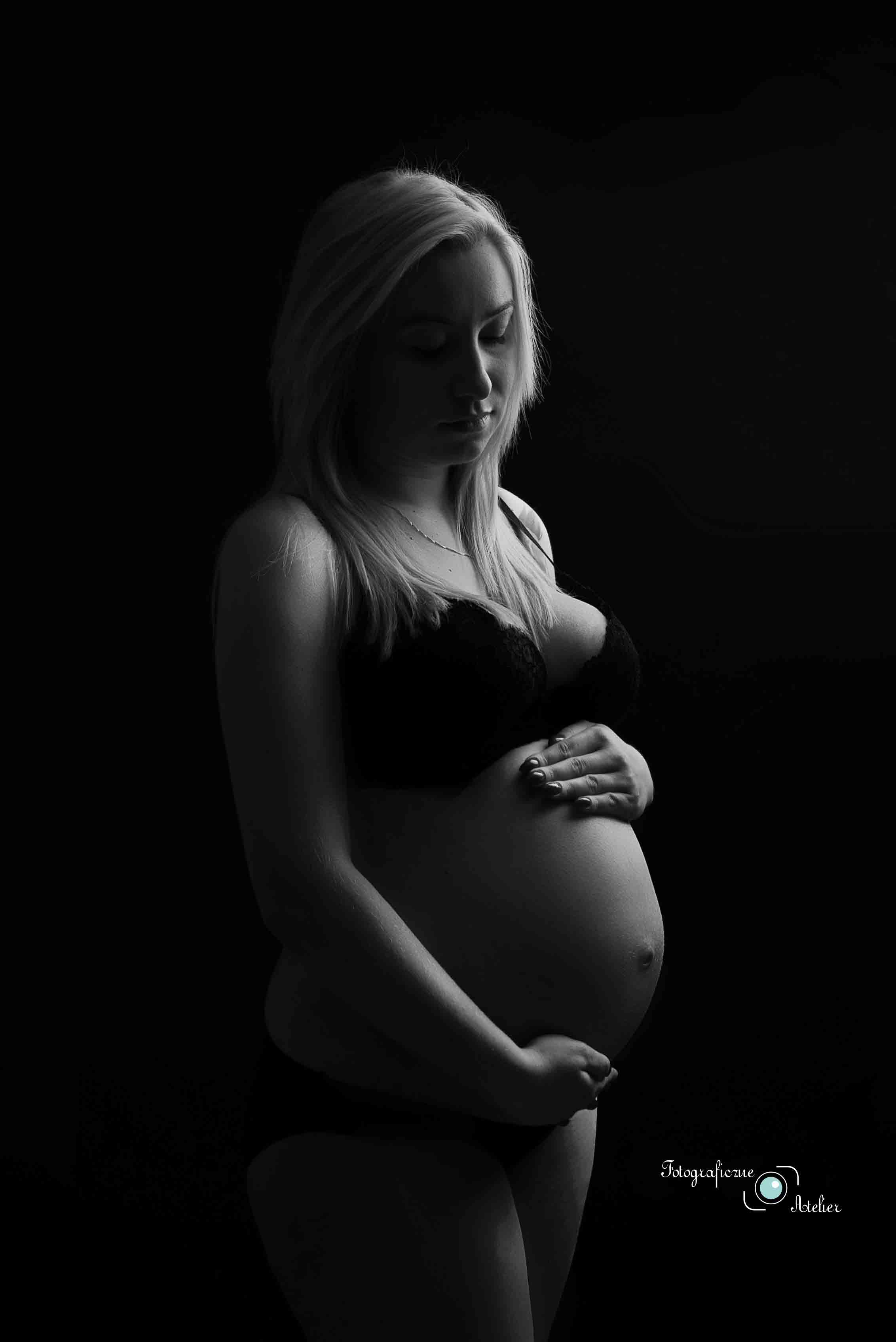 czarno białe fotografie ciążowe Poznań
