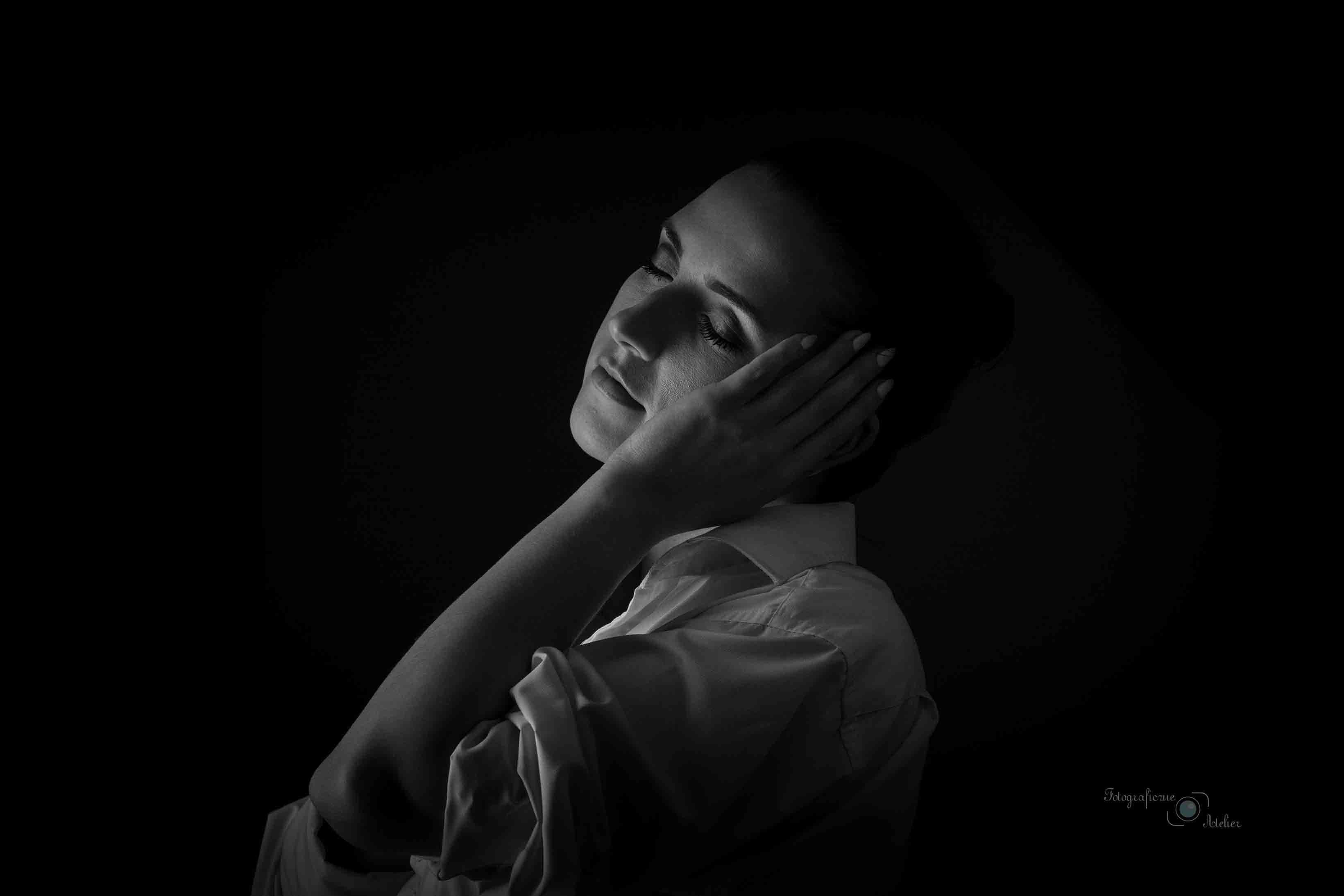 sesja kobieca czarno biała poznań