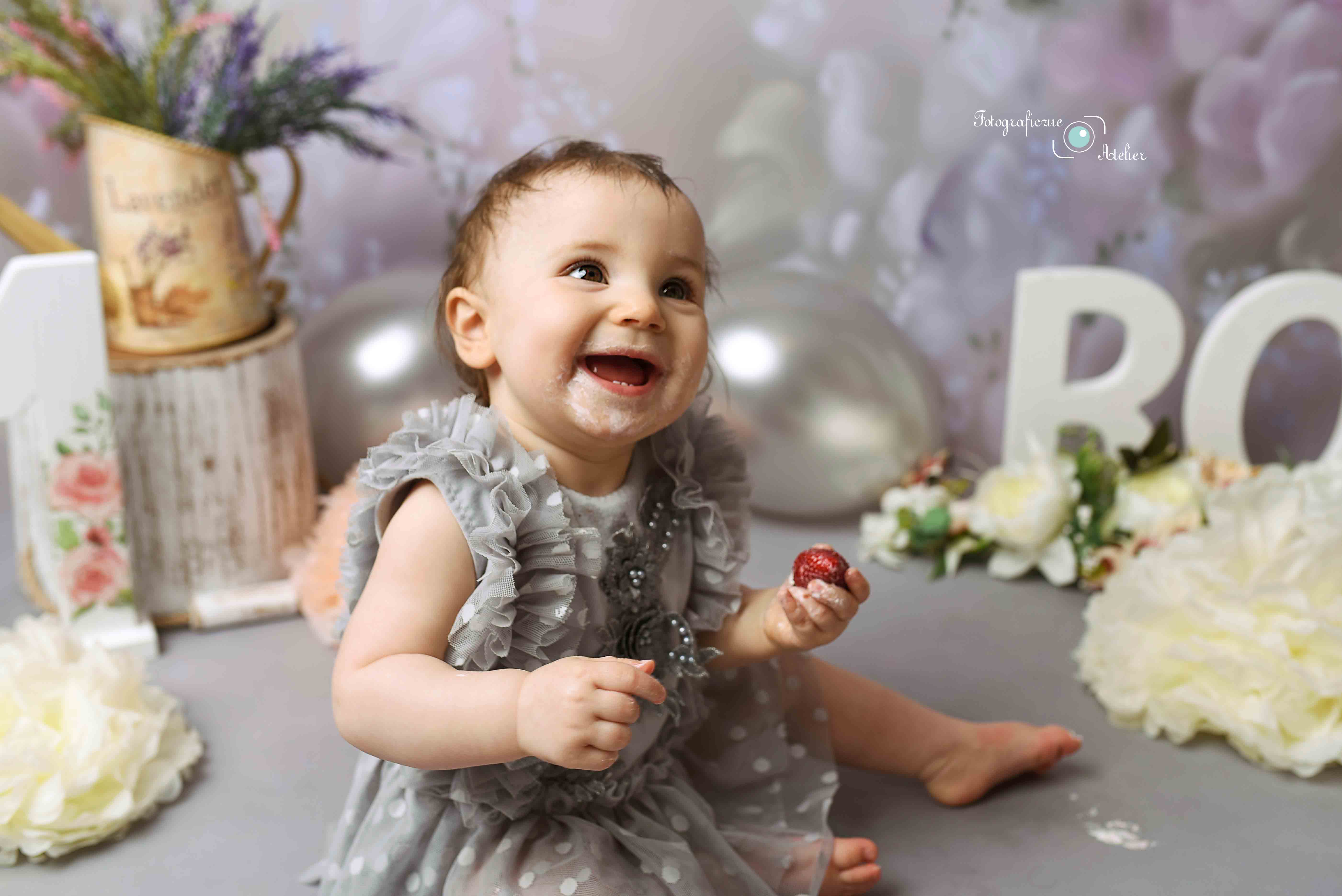 sesja roczkowa złoto biała stylizacja